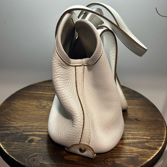 EUC Authentic Salvatore Ferragamo Vera shoulder bag - Picture 2 of 12